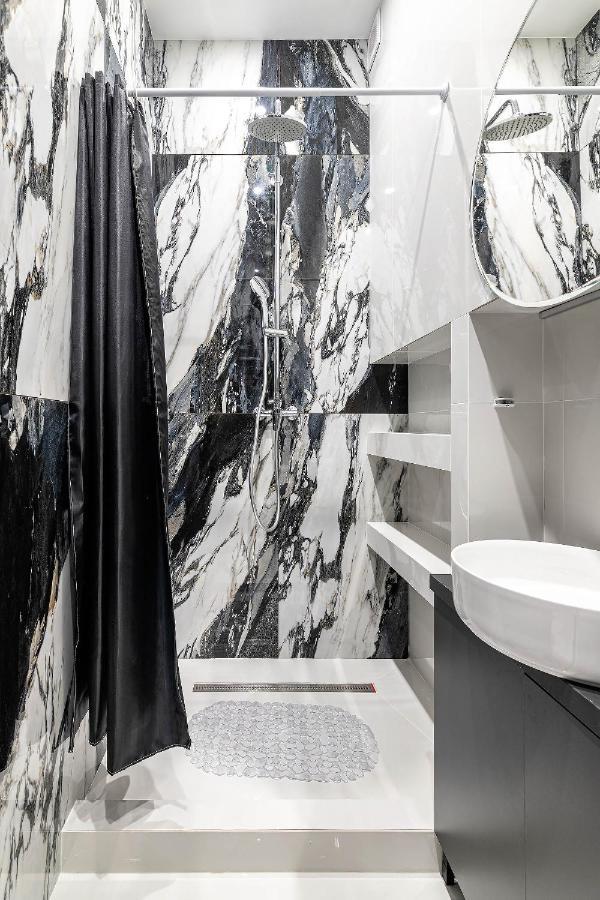 Modern Apartment ลวีฟ ภายนอก รูปภาพ